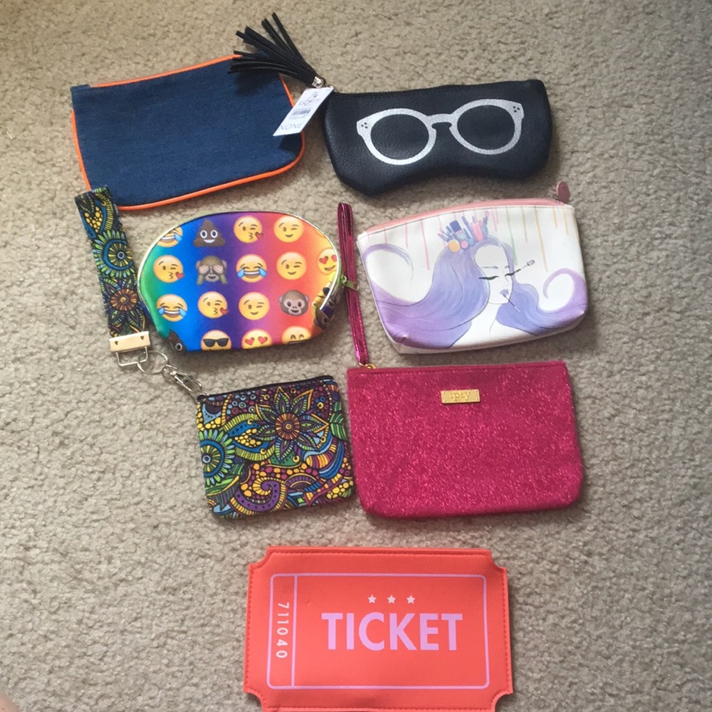 7 WRISTLETS